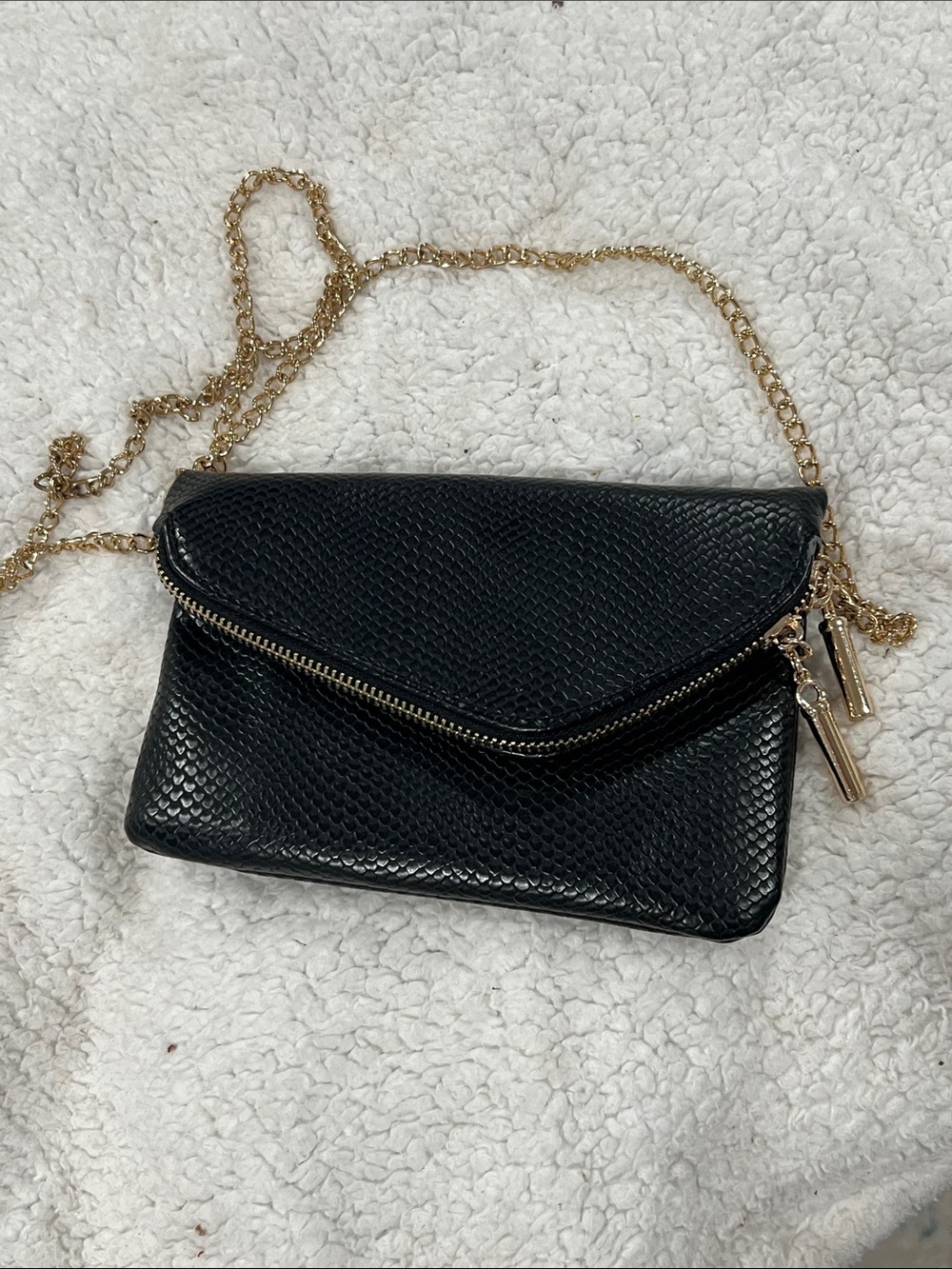 Black Textured Chain Crossbody Bag - Classic Women's Wallet Purse